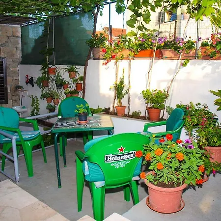 24 Put Rota Apartment *