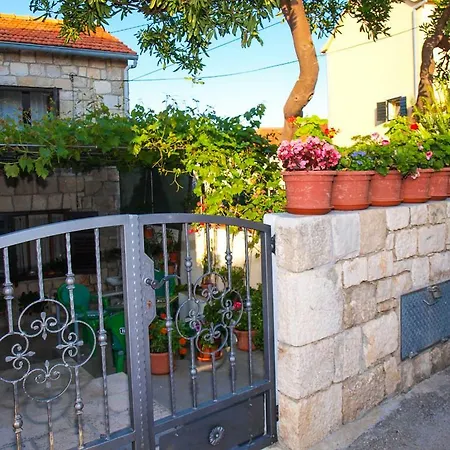 24 Put Rota Apartment Postira